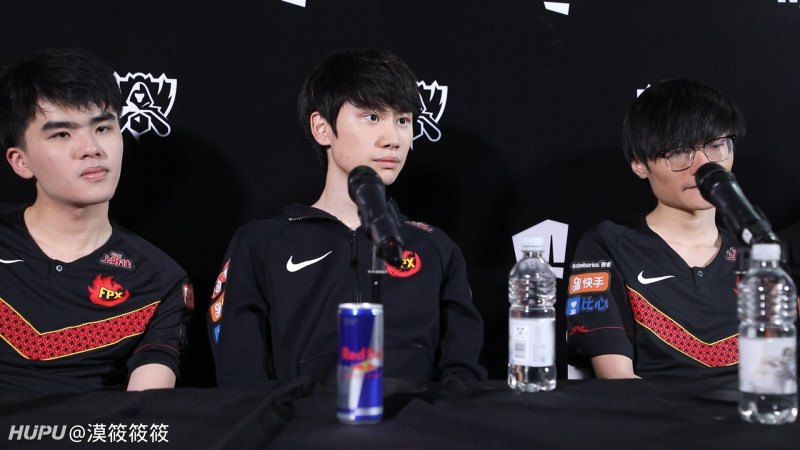 Doinb新星晋级下一阶段表现突出，老鹰前途光明！观众掌声雷动