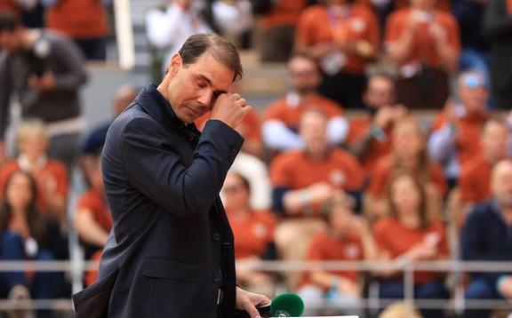 纳达尔重返赛场，重要助攻首场状态出色，湖人观众沸腾！再创辉煌时刻