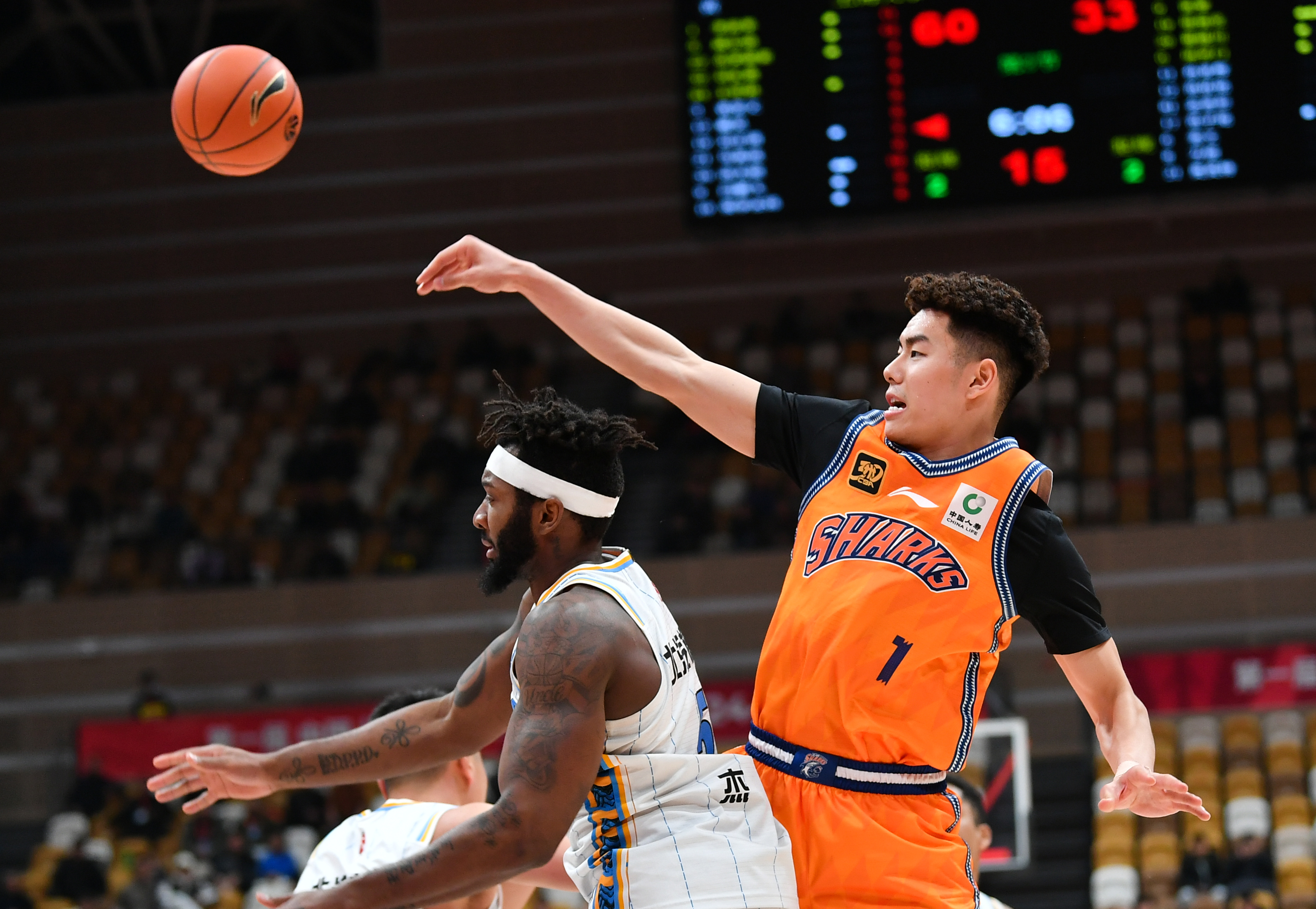 足总杯赛前走向成谜,上海久事主帅复盘,球迷炸锅,训练强度明显提升 足总杯赛前走向成谜,上海久事主帅复盘,球迷炸锅,训练强度明显提升