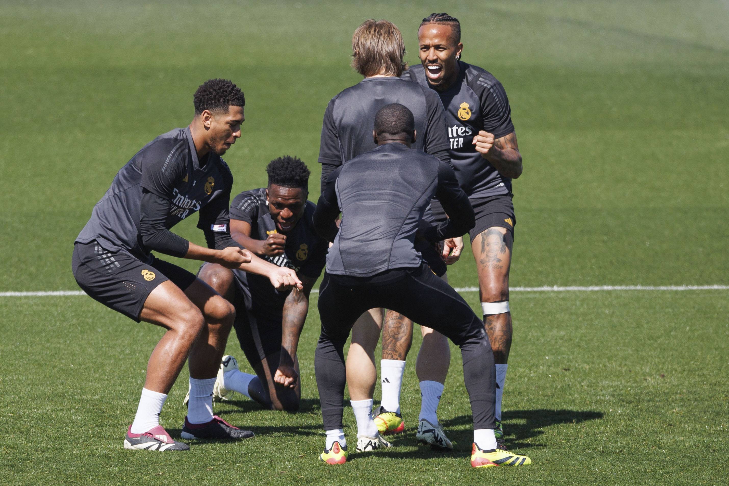 赛前体能课后；皇家社会强势反弹备战欧冠；底气十足；数据趋势出现新变化的简单介绍